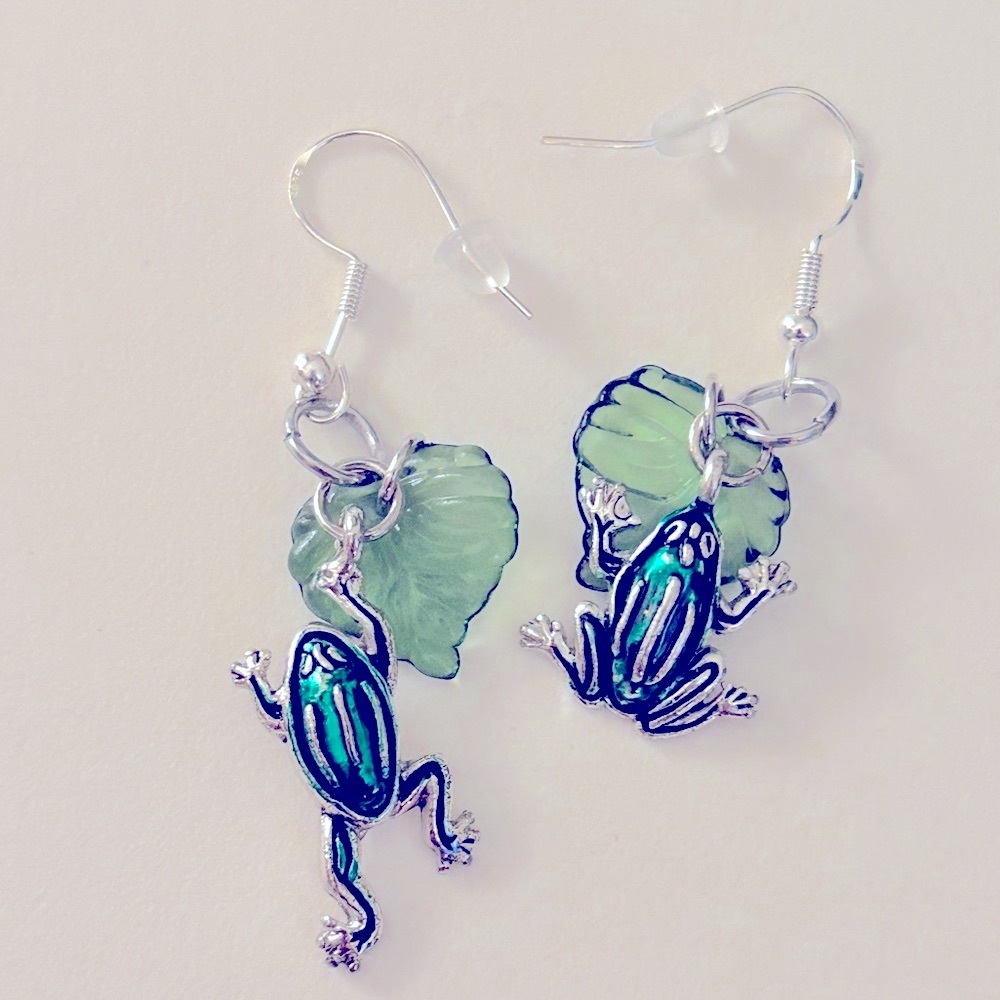 NWOT Earrings Green enamel frogs on Lily Pads silvertone 2” hypoallergenic wires